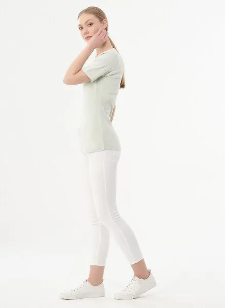 ORGANICATION ORGANICATION Geripptes T-Shirt aus Bio-Baumwolle mit V-Ausschnitt, Sage green, – Produktbild 3 von 4