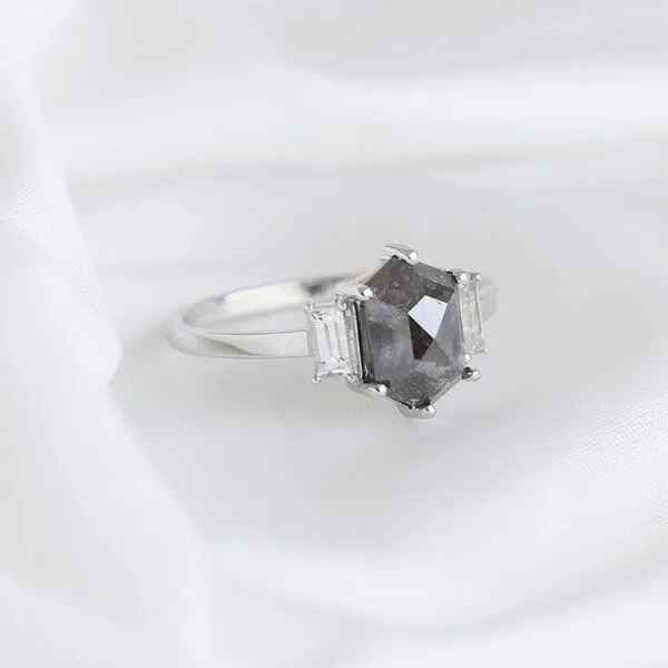 Eppi Eppi Ring mit Salt and Pepper Diamant und Saphiren Nadiia, Rosa, – Produktbild 2 von 4