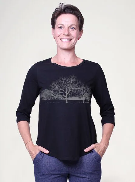 Peaces.bio - handbedruckte Biomode Peaces.bio - handbedruckte Biomode Dreiviertelarm-Shirt Landscape, Schwarz, – Produktbild 2 von 2