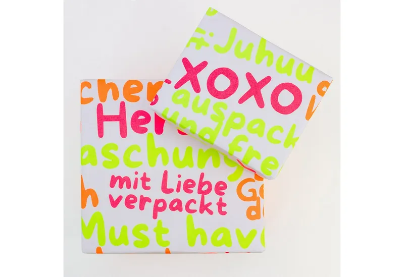 Bow & Hummingbird Bow & Hummingbird Geschenkpapier "Mit Liebe verpackt" aus Recyclingpapier – Produktbild 6 von 8
