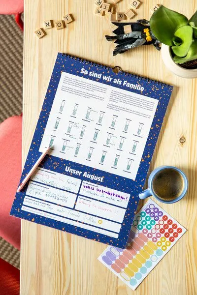 Ein guter Plan Ein guter Plan Familienkalender »Halbwegs entspannt durch 2027 mit der Familie« – Produktbild 4 von 4