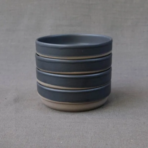 Izanami Tableware Izanami Tableware Handgemachter MÜSLI SCHALE SET 4er Set (⌀ 14 cm) aus Steinzeug - Lietzensee, Schwarz, – Produktbild 1 von 1