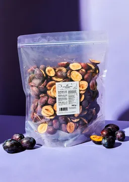 KoRo Gefriergetrocknete Pflaumenhälften 350 g – Produktbild 1 von 1