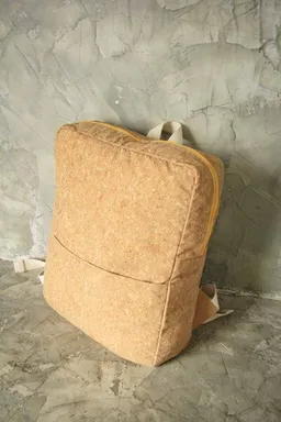 BY COPALA BY COPALA Rucksack aus Kork mit gelbem Zipper – Produktbild 1 von 1