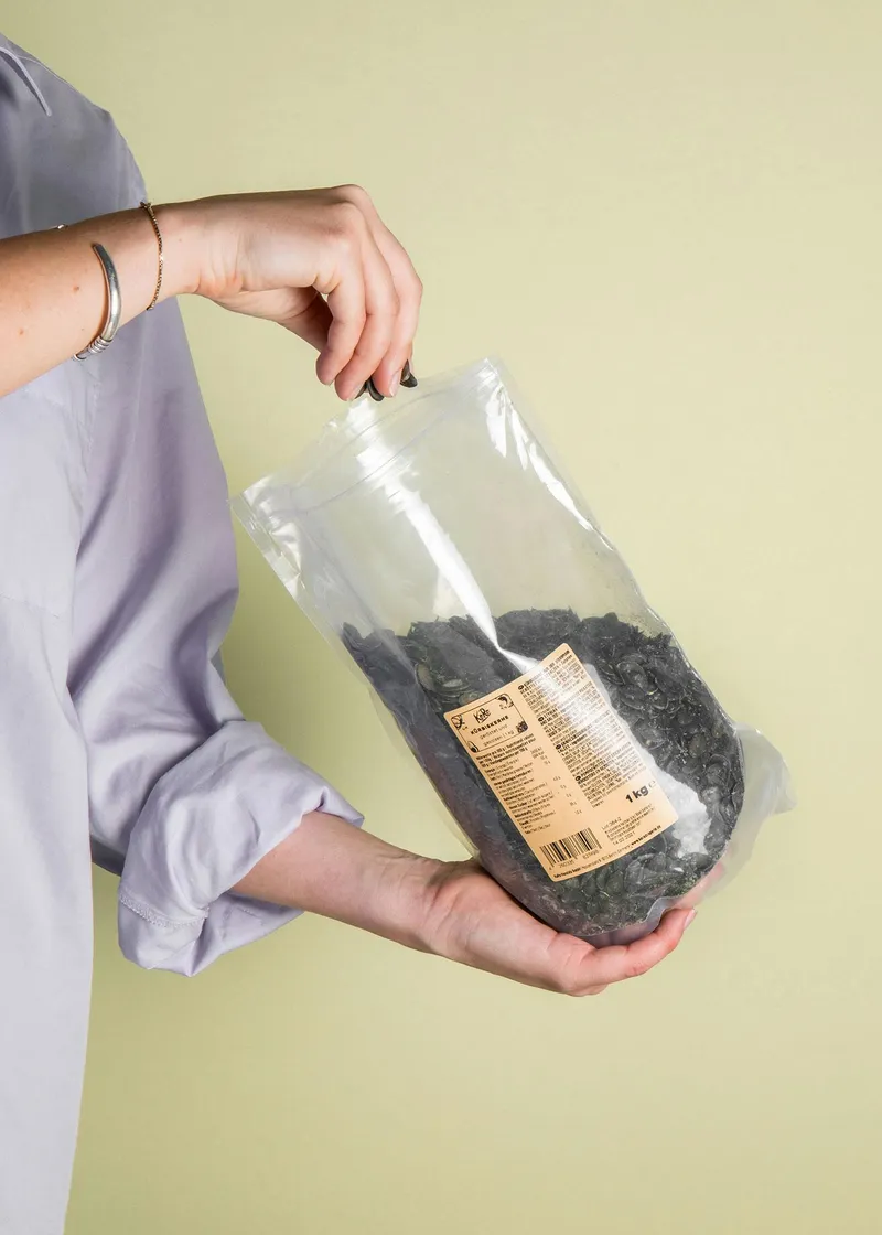 KoRo Geröstete und gesalzene Kürbiskerne aus der Steiermark 1 kg – Produktbild 5 von 5