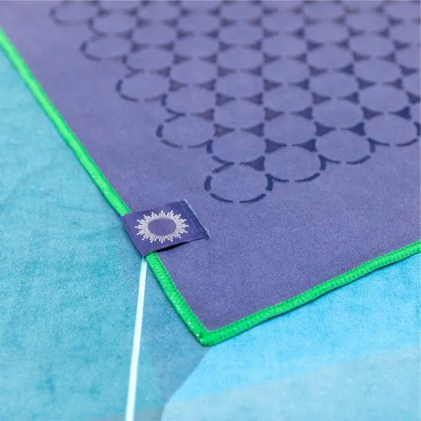 Divasya Divasya Rutschfestes Yoga Handtuch im 2er-Set | Mattenauflage & Gesichtshandtuch, Blau-grün, – Produktbild 3 von 3