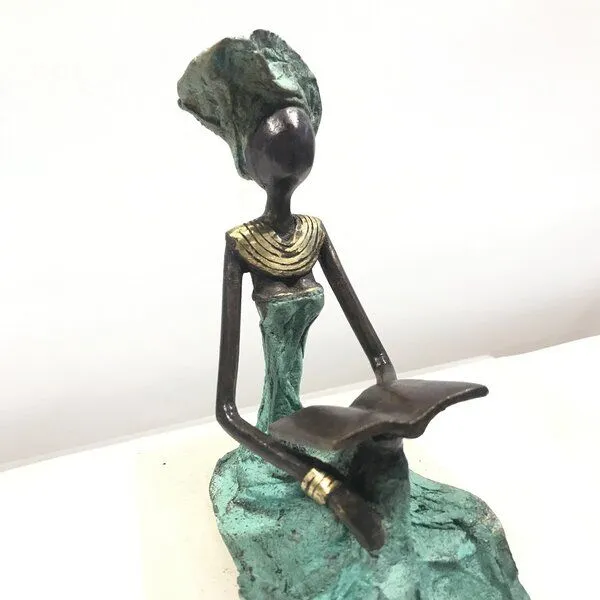 Moogoo Creative Africa Moogoo Creative Africa Bronze-Skulptur "Lesende Frau" by Hamed Nikiema 28 cm | Unikate | verschiedene Farben, Türkis, – Produktbild 3 von 4