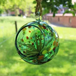 Mitienda Shop Mitienda Shop Dekovase Esfera Confetti | Blumenvase zum Aufhängen aus Recycling Glas – Produktbild 1 von 1