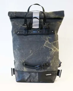 Leonca Leonca Upcycling Fahrradrucksack aus einem recyceltem Armeezelt Leinen – Produktbild 1 von 1