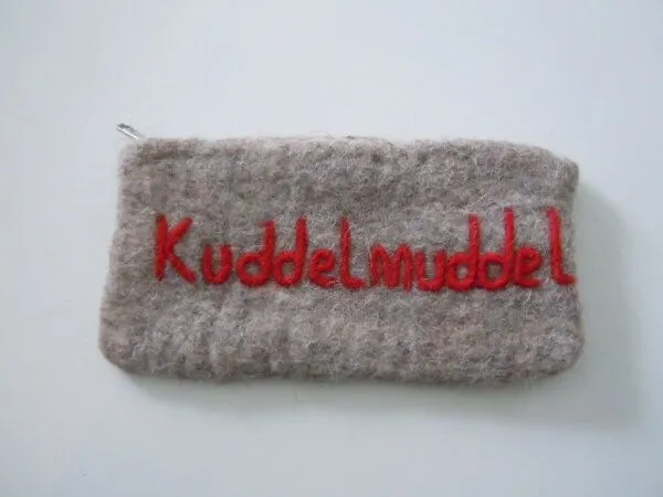 short'n'pietz short'n'pietz handgefilzte Federtasche oder Kosmetiktäschchen mit Reißverschluß, Grau, – Produktbild 1 von 2