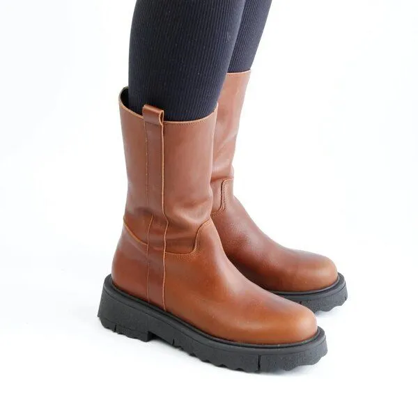 Grand Step Shoes Grand Step Shoes Maxi Boots aus pflanzlich gegerbtem Leder, Braun, – Produktbild 1 von 1