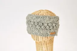 short'n'pietz short'n'pietz Schurwollstirnband mit Zopf- und Kugelmuster, handgestrickt – Produktbild 1 von 1