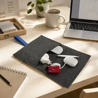 matilda k manufaktur matilda k. manufaktur Minimalistischer Kabel Organizer aus Wollfilz 'otto' in 2 Größen | passend zu Laptophülle 'max', Dunkelgrau, – Produktbild 1 von 3