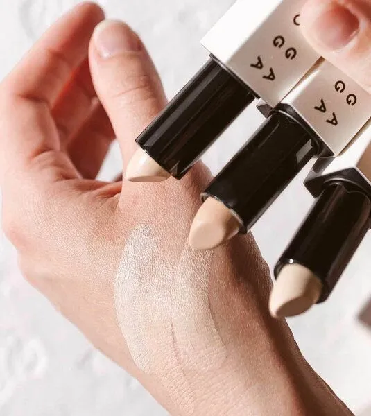 Uoga Uoga Uoga Uoga Cremiger Concealer Stift vegan, 651 - sehr hell, – Produktbild 2 von 4