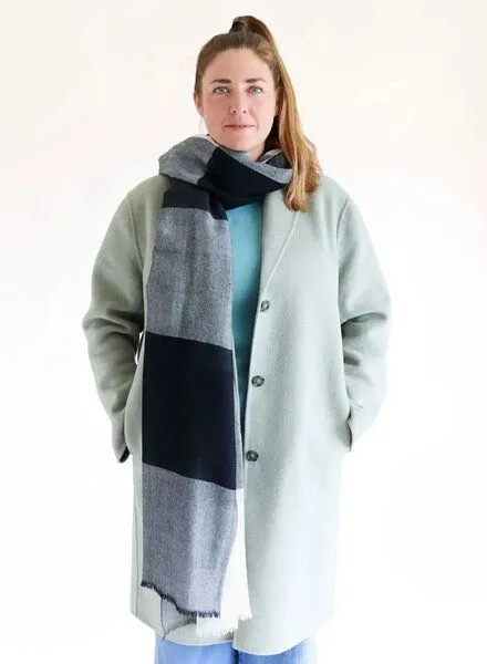 Djian Djian Schal aus Merino-Wolle – KARO – mulesingfrei, Schwarz / weiß / grau, – Produktbild 3 von 4