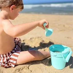 PETIKIDS PETIKIDS Silikon-Sand- und Strandspielzeug (1 Eimer, 1 Schaufel und 4 Strandaccessoires + Tragetasche) – Produktbild 1 von 1