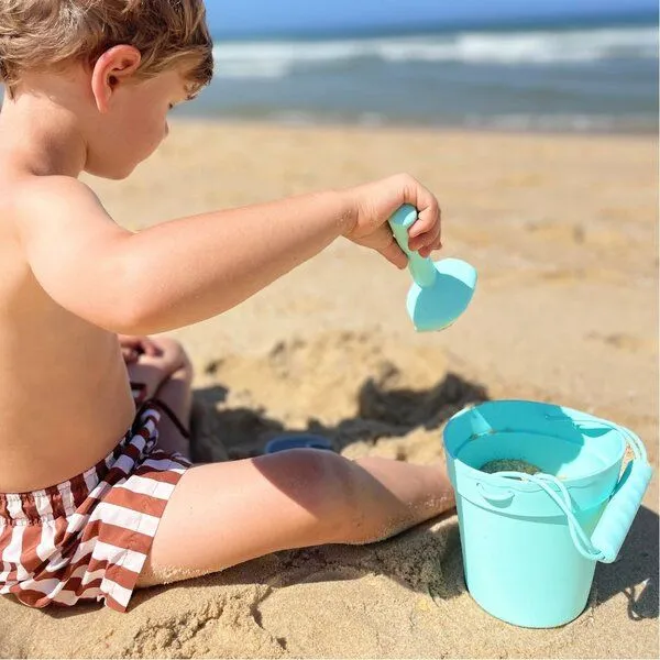 PETIKIDS PETIKIDS Silikon-Sand- und Strandspielzeug (1 Eimer, 1 Schaufel und 4 Strandaccessoires + Tragetasche), Blau, – Produktbild 1 von 2