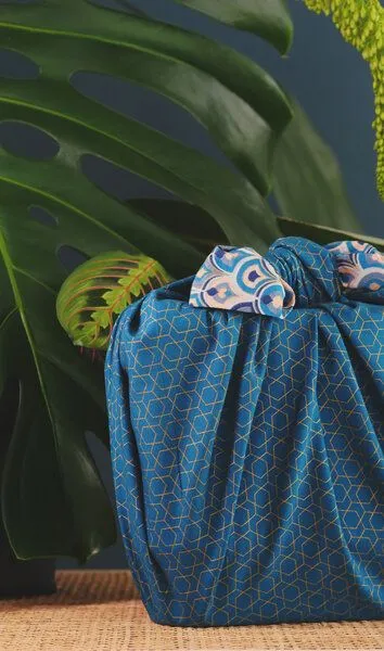 FabRap Gift Wrap FabRap Gift Wrap Wiederverwendbare Geschenkverpackung Furoshiki (doppelseitig), Art deco & ocean, – Produktbild 4 von 4