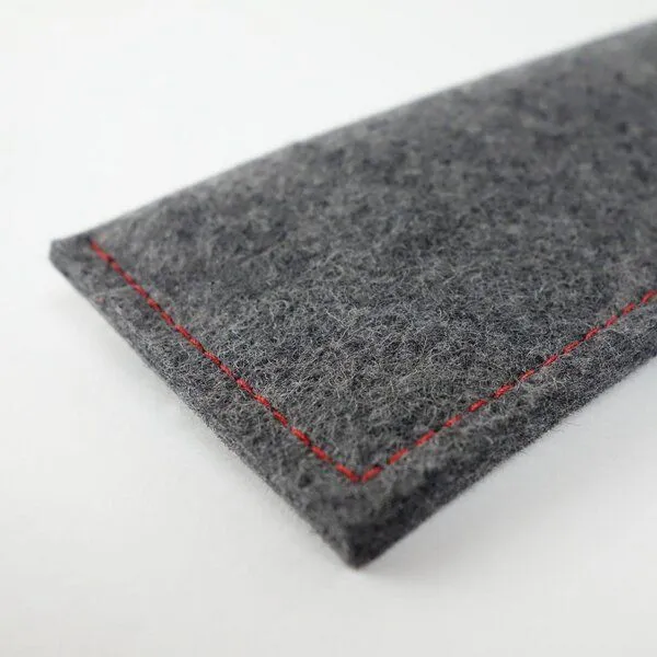 matilda k. manufaktur matilda k. manufaktur Brillenetui aus Wollfilz zum Einstecken in verschiedenen Farben 'justus', Dunkelgrau naht rot, – Produktbild 4 von 4