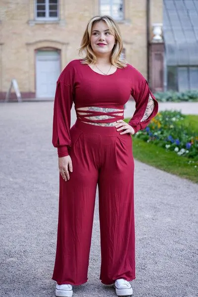 Vivien Joy Vivien Joy Flower Pulli mit Schlitzen an den Ärmeln - Farrah, Berry (rot), – Produktbild 4 von 4