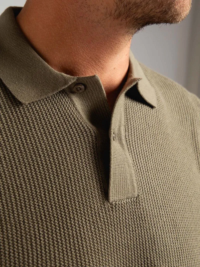 Suitable Suitable Respect Poloshirt Structure Knit Olivgrün - Größe XXL, Dunkelgrün, – Produktbild 3 von 5