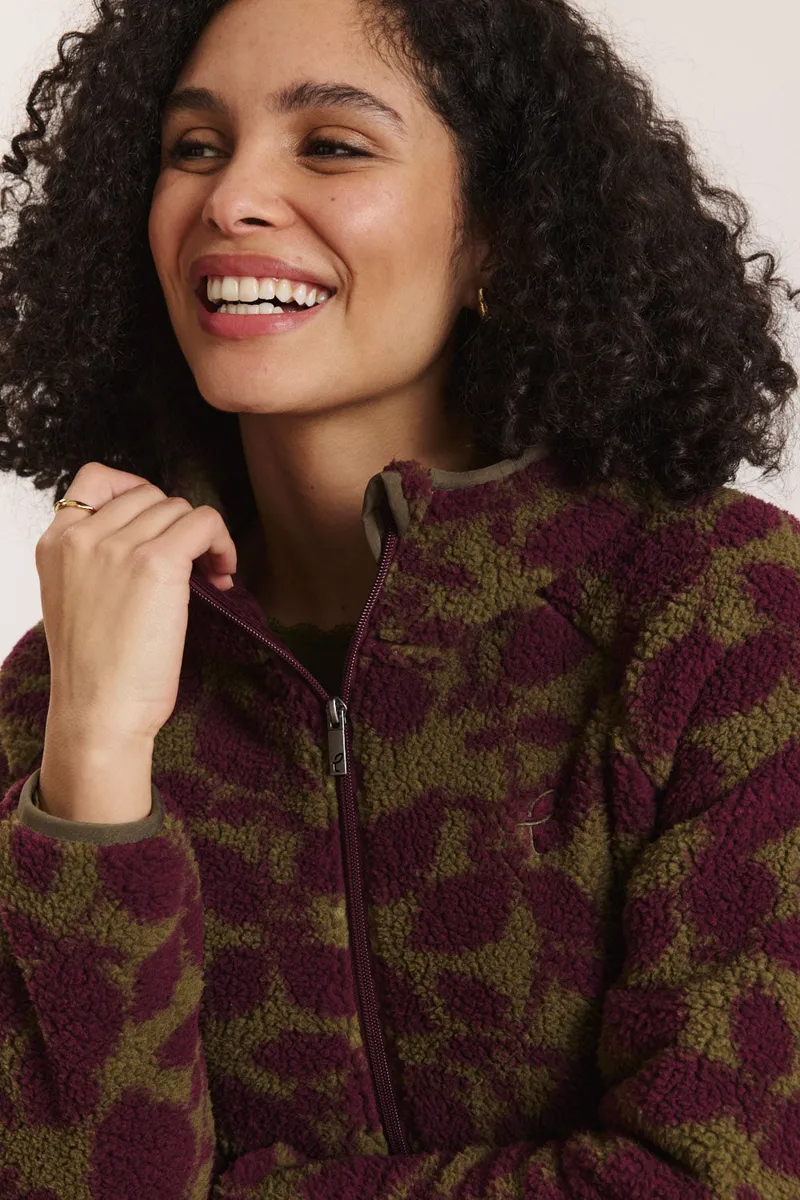 Tranquillo Tranquillo Teddy-Fleecejacke Alinaa mit recyceltem Polyester - burgundy botanics – Produktbild 2 von 6