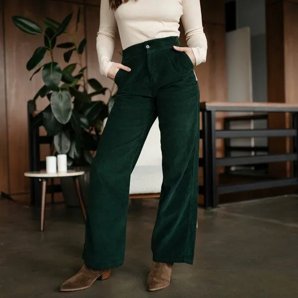 NORDLICHT NORDLICHT Cordhose Tonje aus 100% Bio-Baumwolle, Grün, – Produktbild 1 von 4