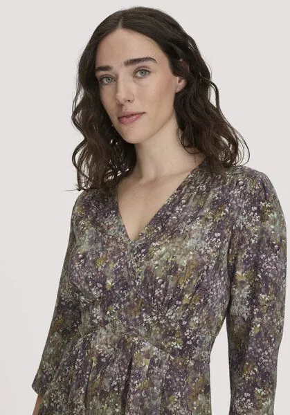 hessnatur hessnatur Kleid tailliert aus TENCEL Lyocell und LENZING ECOVERO Viskose, Dunkle traube, – Produktbild 2 von 4