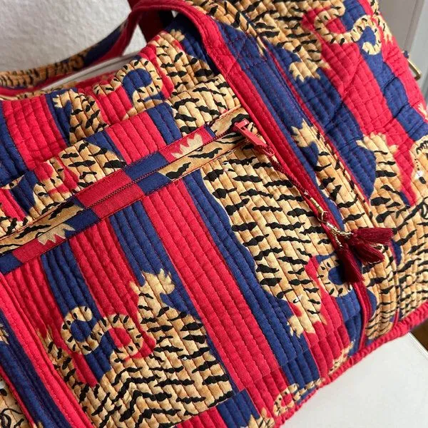 KIKOONI KIKOONI handgefertigte große Reisetasche TRAVELER BAG, Poppy tiger diva, – Produktbild 3 von 4