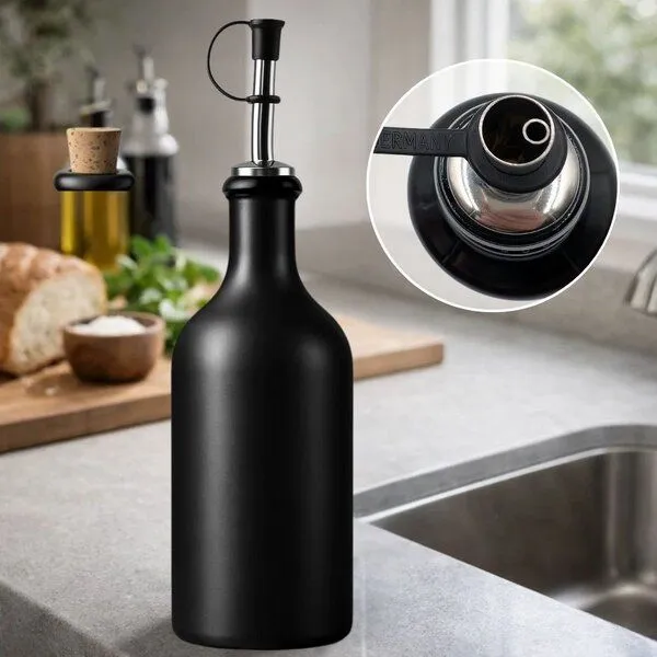 mikken mikken Ölflasche Steingut 500 ml mit Edelstahlausgießer, Schwarz, – Produktbild 2 von 4