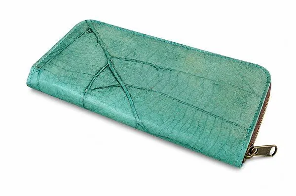 BY COPALA BY COPALA Portemonnaie aus recycelten Blättern / Nachhaltige vegane Brieftasche in türkis – Produktbild 6 von 7