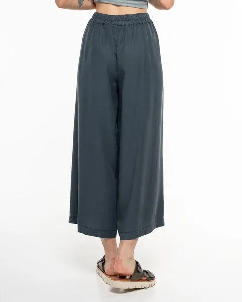 Alma & Lovis Alma & Lovis Weite 7/8 Hose aus fließendem Lyocell | Tencel Culotte, Pinie (grün-grau), – Produktbild 4 von 4