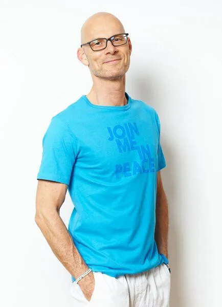SPARKLES OF LIGHT SPARKLES OF LIGHT Yoga Shirt | JOIN ME IN PEACE, Blau, – Produktbild 1 von 2