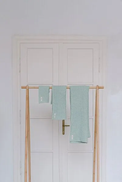 gust. gust. Waffelhandtuch - Handtuch aus Leinen und Bio-Baumwolle – Hand towel - 50x70 cm, Mint (grün), – Produktbild 3 von 4