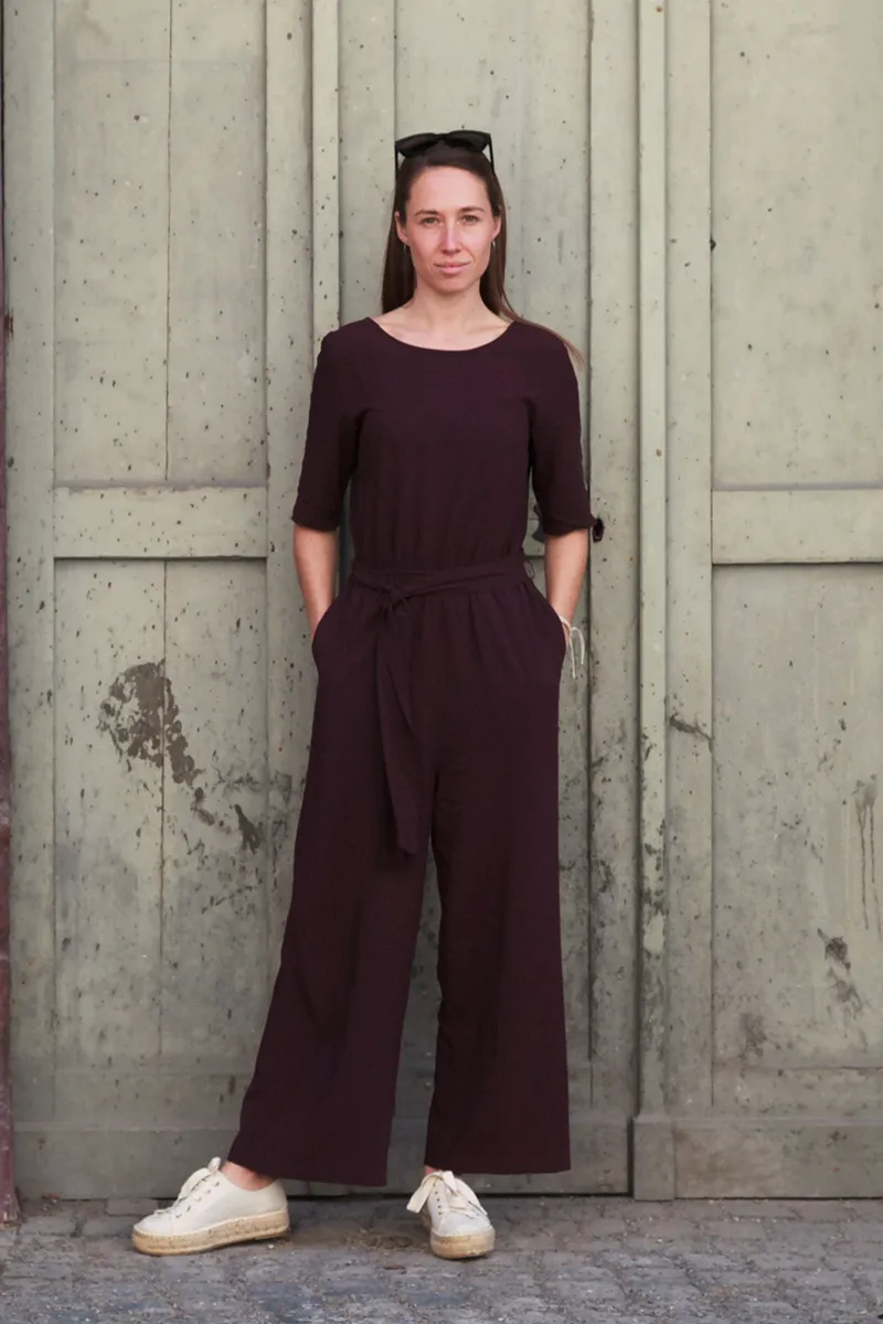 Lovjoi LOVJOI Damen vegan Jumpsuit Staine Halbarm Beet Rot, Dunkelrot, – Produktbild 2 von 2