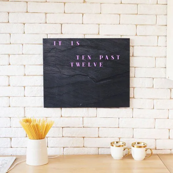 build-yours build-yours WordClock Jupiter Dark Slate Design - Wortuhr ENGLISCH - LED Wall Clock – Produktbild 3 von 4