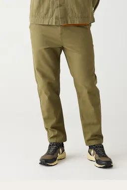 KnowledgeCotton Apparel KnowledgeCotton Apparel Herren vegan Hose Canvas Tim Gebrannte Olive – Produktbild 1 von 1