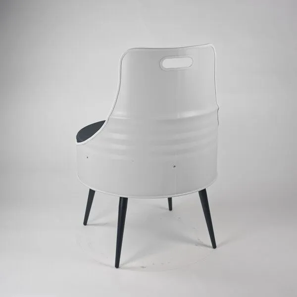 Lockengelöt Lockengelöt Stuhl aus einem Hamburger Ölfass, Cremeweissweiss (gepulvert), – Produktbild 2 von 2