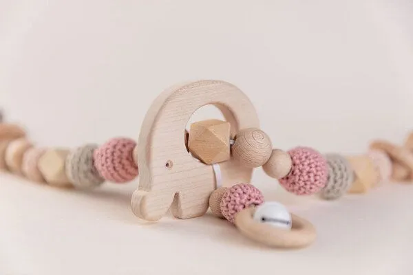 NoniKids Berlin NoniKids Berlin Kinderwagenkette Holz *Elefant Glocke* 2 Farben | Bio Baumwolle, Rosa, – Produktbild 3 von 4