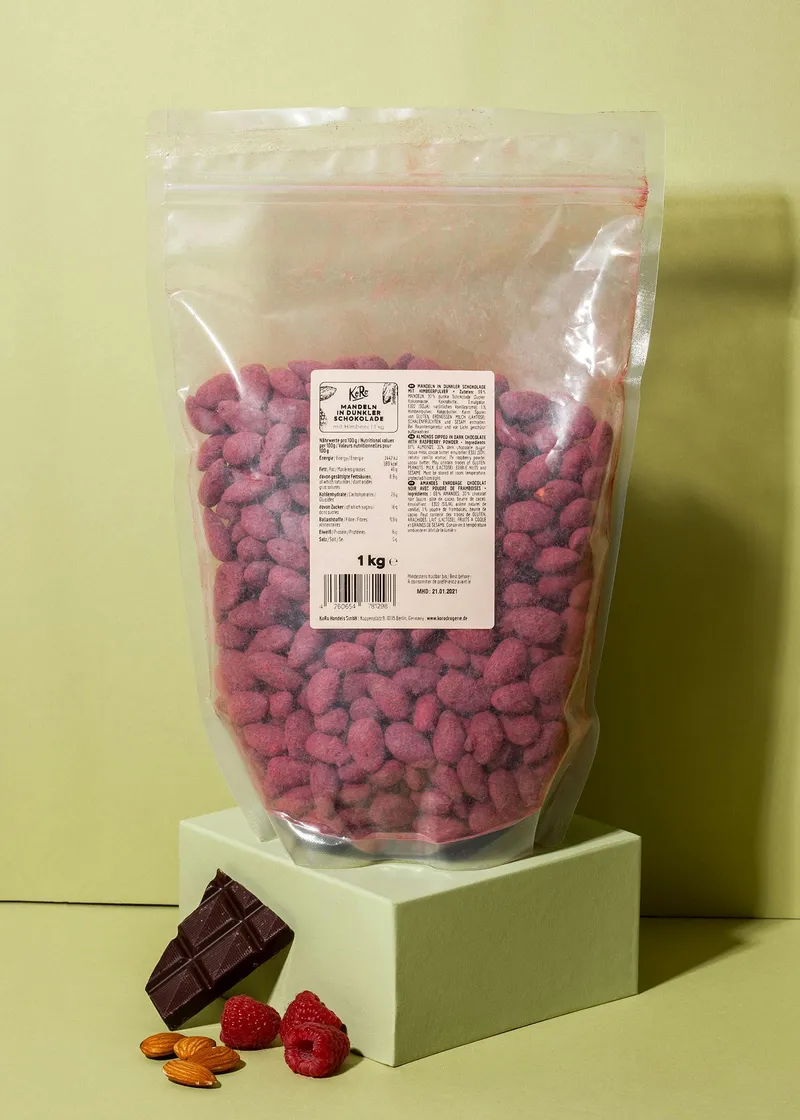 KoRo Skinny Dipped Mandeln in dunkler Schokolade mit Himbeerpulver 1 kg – Produktbild 2 von 5