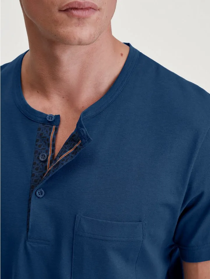 CALIDA CALIDA Shorty Relax Imprint 1 (2 tlg) mit Rundhalsausschnitt, Knopfleiste, kurze Ärmel, Single Jersey, Blau, – Produktbild 5 von 5