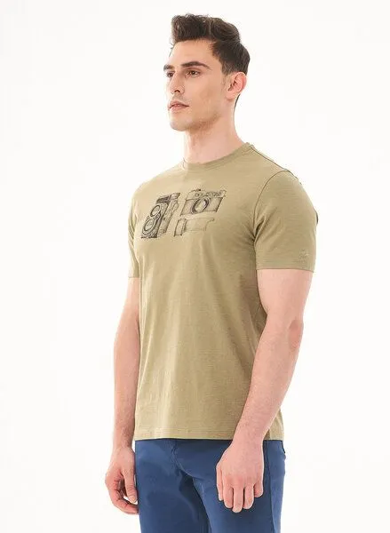 ORGANICATION ORGANICATION T-Shirt aus Bio-Baumwolle mit Kamera-Print, Grün(olive), – Produktbild 3 von 4