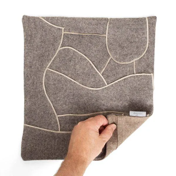 nahtur-design nahtur-design Dekokissen "zero-waste" aus kuscheliger Schurwolle | Unikate, Mathilde, – Produktbild 1 von 4