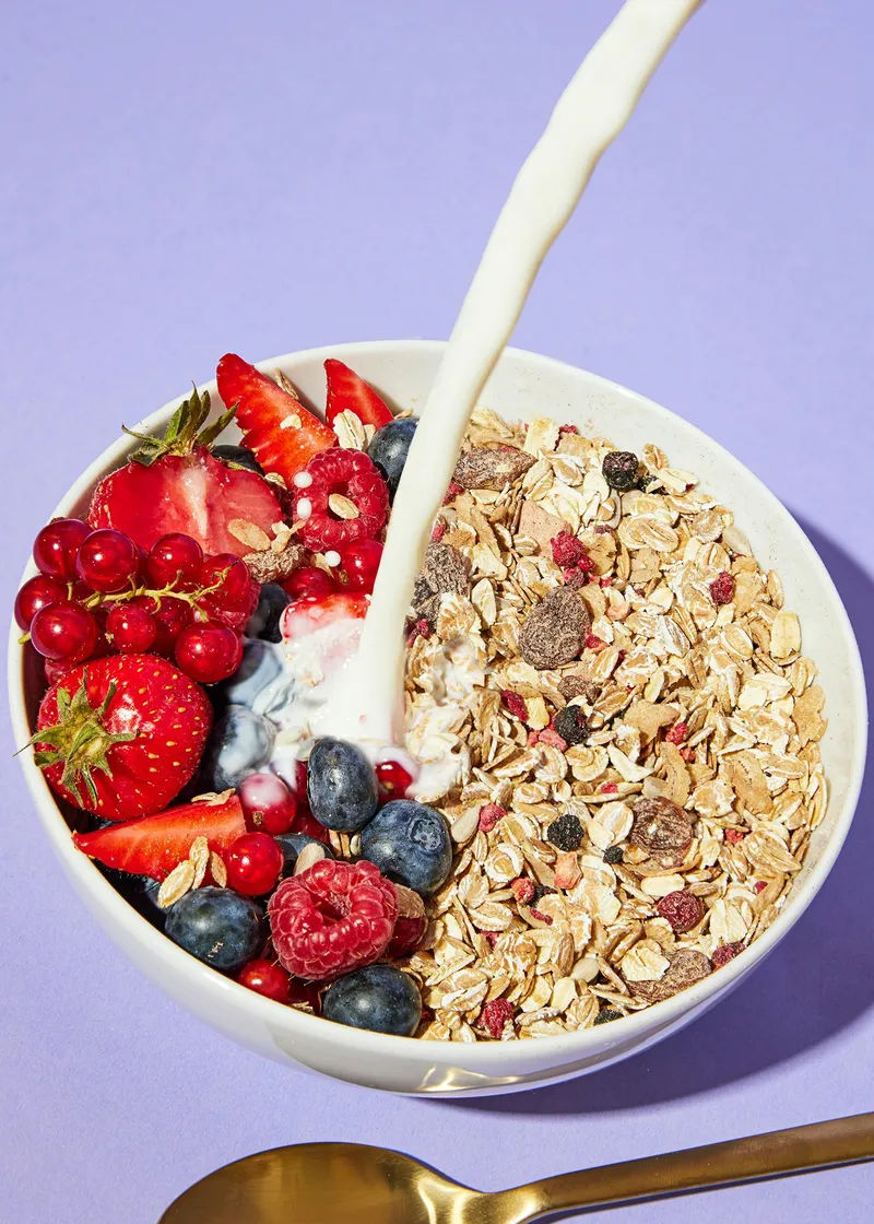 KoRo Beeren Müsli mit Knusper Dinkelflakes 1 kg – Produktbild 5 von 5
