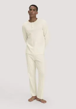 hessnatur hessnatur Pyjama Relaxed aus reiner Bio-Baumwolle – Produktbild 1 von 1