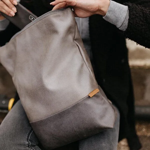 BOWLEANIES TASCHEN BOWLEANIES TASCHEN Rucksack aus Lederfaserstoff, Hellgrau & dunkelgrau, – Produktbild 1 von 3
