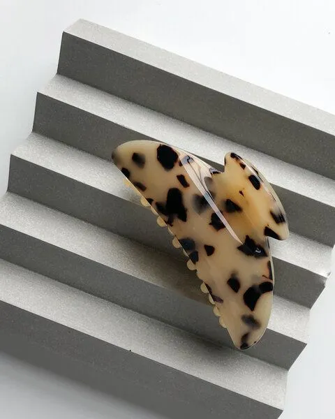 JAN N JUNE JAN N JUNE Machete Haarklammer Midi Claw aus Acetat, Blonde tortoise (grau), – Produktbild 4 von 5