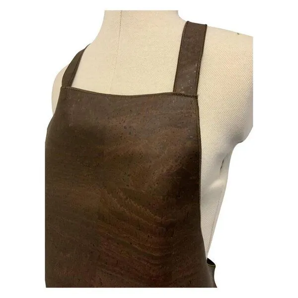 Kork-Deko Kork-Deko Schürze aus Korkstoff – dunkelbraun mit Tasche, wasserabweisend, verstellbar – Produktbild 2 von 7