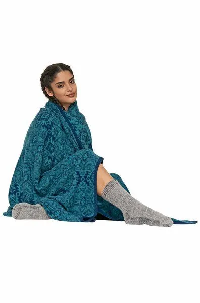 Apu Kuntur Apu Kuntur Alpaka Wende-Jacquard Decke AIANA aus 100% Baby Alpaka – Produktbild 4 von 4