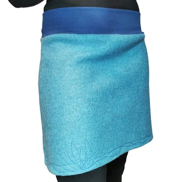 liebewicht Rock Wollrock kurz Wollwalk bio Unikat mit Stickerei liebewicht, Blau, – Produktbild 4 von 4
